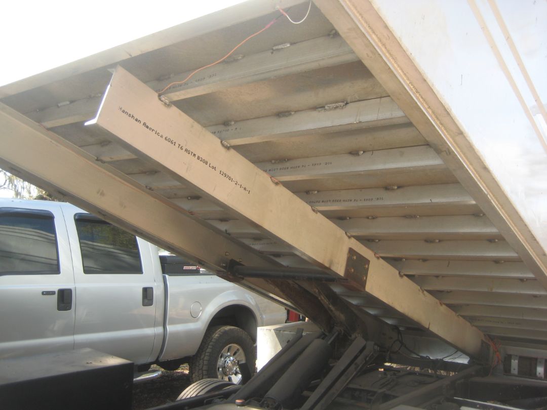 2010 MITSUBISHI FE 145 - Image 4